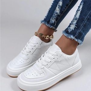 Women’s casual sneakers